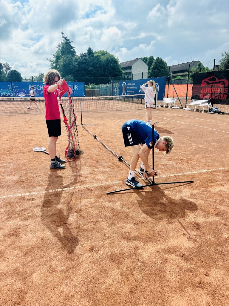 IMG_9815-768x1024 Tennis-Projekt Gymnasium Schloss Plön