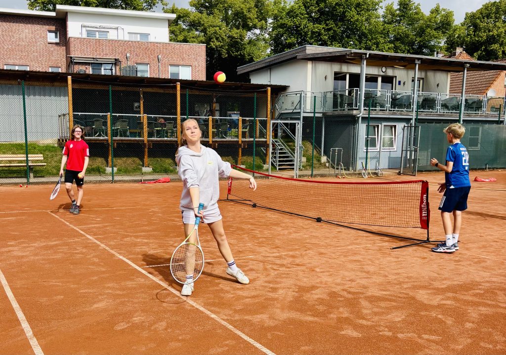 IMG_9818-1024x718 Tennis-Projekt Gymnasium Schloss Plön