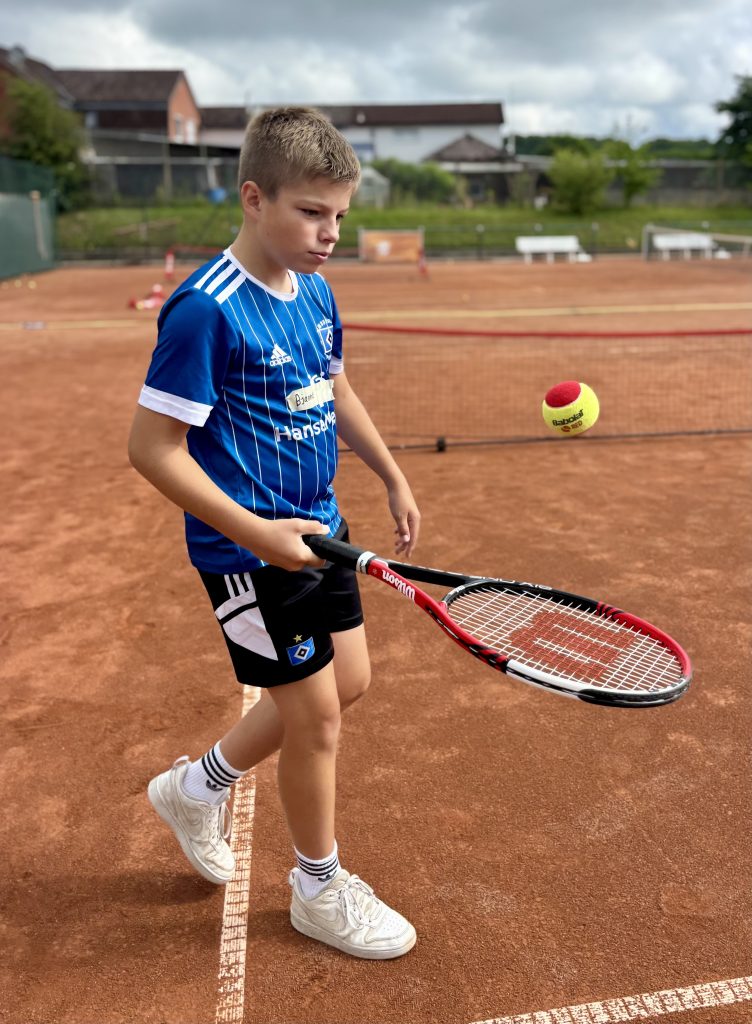 IMG_9820-752x1024 Tennis-Projekt Gymnasium Schloss Plön