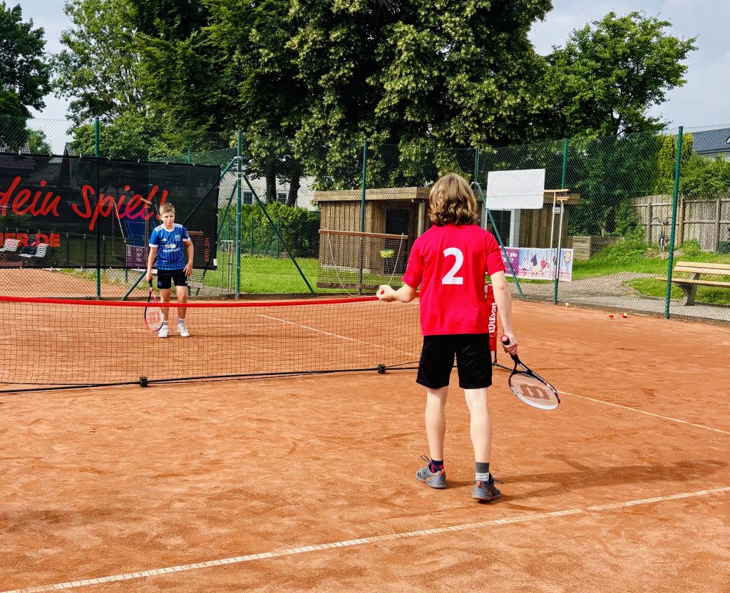 IMG_9822-1024x832 Tennis-Projekt Gymnasium Schloss Plön