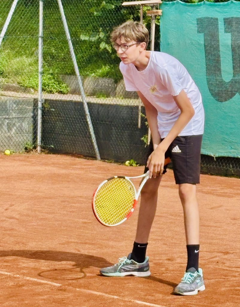 IMG_9844-802x1024 Tennis-Projekt Gymnasium Schloss Plön