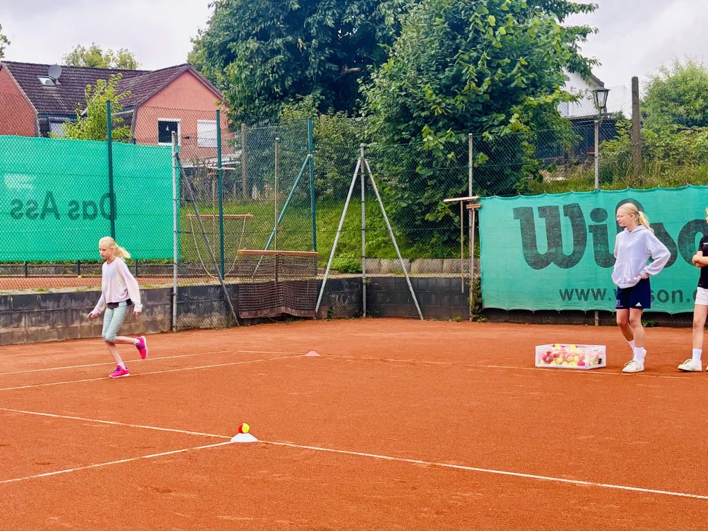 IMG_9933-1024x768 Tennis-Projekt Gymnasium Schloss Plön