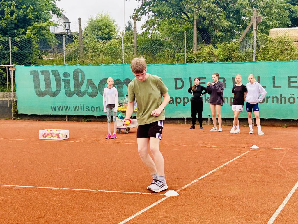 IMG_9937-1024x772 Tennis-Projekt Gymnasium Schloss Plön